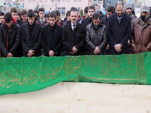 Yazıcıoğlu'nun annesi için gıyabi cenaze namazı kılındı