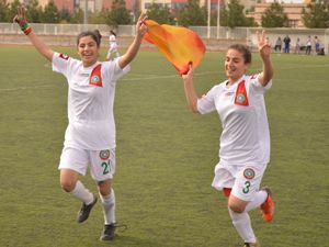 Zafer işareti yapan kadın futbolcular disiplin kuruluna sevk edildi