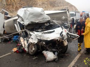 Şanlıurfa'da feci kaza: 13 ölü, 9 yaralı