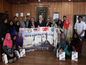 Malezyalı öğrenciler Atatürk Üniversitesi'ni ziyaret etti