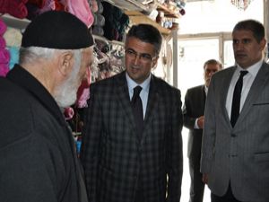 MHP adayları Kamil Aydın ve Zekai Kaya esnaf turunda...