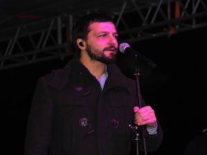 Mehmet Erdem'i üşüten konser
