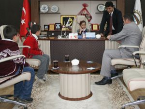 Başkan Sertoğlu koltuğunu Kurt ve Kars'a devretti