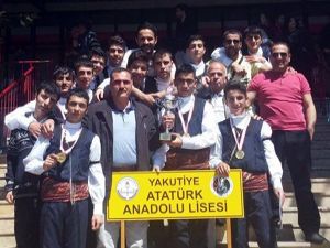 Atatürk Anadolu Lisesi Halk Oyunlarında Türkiye şampiyonu oldu