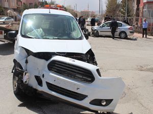 Erzurum'da polis-şüpheli kovalamacası: 4 yaralı