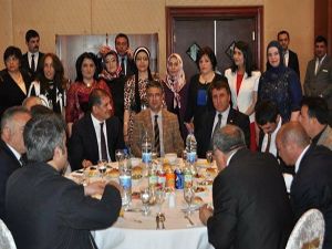 MHP'li adaylar, Kamu-Sen'in Anneler Günü programına katıldı 
