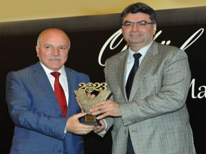 Başkan Sekmen, Yılın Büyükşehir Belediye Başkanı Seçildi