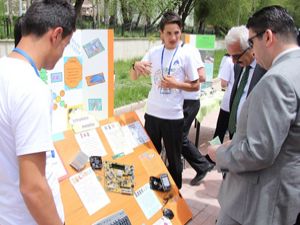 Narman'da öğrenciler bilim fuarında çalışmalarını sergiledi