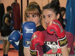 Kadınlar kendilerini şiddete karşı kick boksla koruyacak