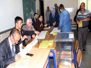 Erzurum'da oy kullanma işlemi başladı