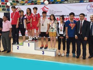 Badminton Şampiyonası'nda Erzurumlu sporcular madalya aldı