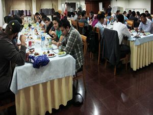 Uluslararası öğrencilere iftar yemeği verildi