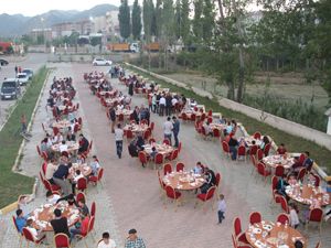 Oltu'da yetim çocuklar iftarda buluştu