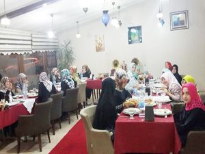 Büyükşehir'den kız kur'an kursu öğrencilerine iftar yemeği