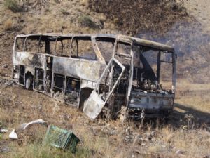 Kağızman-Erzurum Karayolu'nda 10 günde 17 aracı yaktılar...