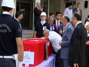 Şehit polisin Erzurum'da düzenlenen cenaze töreni bakanları ağlattı