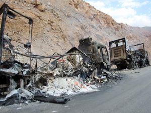 PKK Bingöl'de araç yaktı