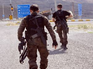 PKK 3 TIR'ı ateşe verdi: 1 yaralı