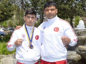 Palandöken Belediyesi sporcusu boksör Ahmet Otçu'ya milli davet