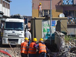 Esnaf istedi, Başkan Sekmen trafoyo kaldırttı