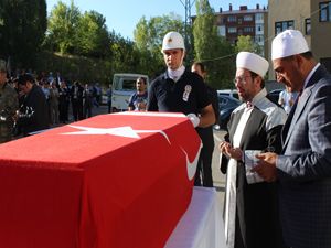  Şehit polisin cenazesi memleketine uğurlandı 