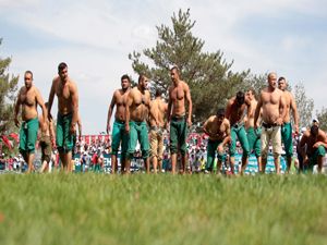 Erzurum'da altın kemer karakucak güreşleri heyecanı