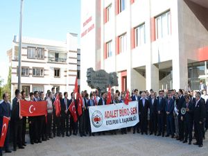 Erzurum'da Adliye çalışanları şehitleri andı