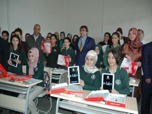 Nenehatun Kız Anadolu Lisesi'nde tablet dağıtımı yapıldı