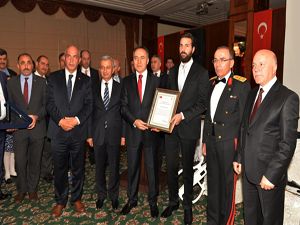 Cumhuriyet onur ödülü Ahmet Fikret Evyap'a verildi
