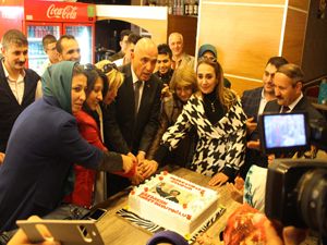 Mustafa Ilıcalı'dan teşekkür pastası