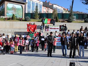 Erzurum'da yaşayan Afganlılardan 'teröre hayır' protestosu