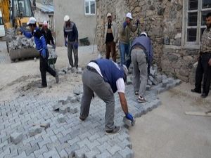 Palandöken Belediyesi köy sokaklarını kilit taş ile nakış nakış işledi