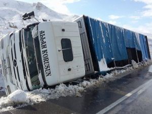 Kar yağışı kazalara neden oldu