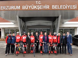 Bisiklet sporcuları Büyükşehir'i ziyaret etti