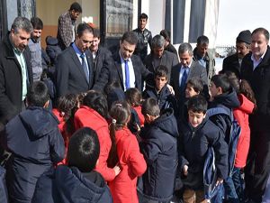 Köprüköy Kaymakamlığı 224 öğrenciye yardımda bulundu