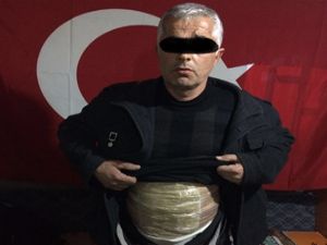 Erzurum'da 1 kişi vücuduna sardığı eroinle yakalandı