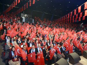 Dadaşlar'dan teröre bayraklı protesto