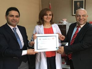 Erzurum'da Berrin Göktuğ Kadıoğlu Yılın Başhekimi seçildi