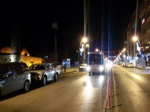 Erzurum'da 8 saat sonra Cumhuriyet Caddesi trafiğe açıldı...