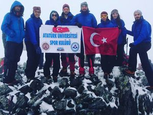 Atatürk Üniversitesi öğrencileri şehitler anısına tırmandı