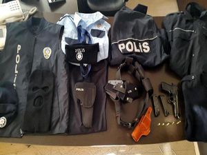 Erzurum'da Polis üniforması giyip esnafı dolandırdı