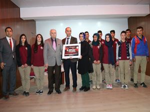 Komşu Anadolu Lisesi'ne özel program 