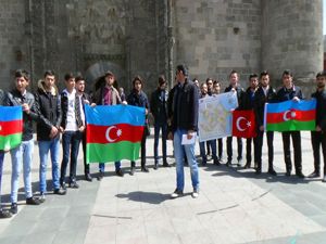 Azerbaycanlı öğrenciler Türkiye'den destek istedi