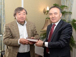 Vali Altıparmak Olcas Süleymanov'u kabul etti