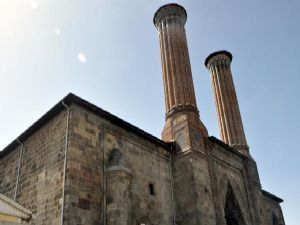 Çifte Minarelere döşenen borulardan Vali Bey'de rahatsız olmuş!