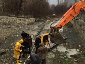 Büyükşehir, kırsala çelik borularla sulama suyu götürüyor