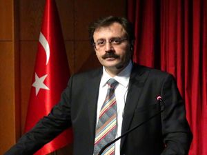 Erzurum'da Profesörün 'Başkanlık' konferansına 40 kişi geldi