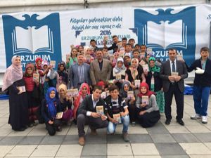 AK Parti Aziziye teşkilatı öğrencileri kitap fuarıyla buluşturdu