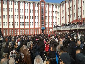 Erzurum'da cemaate bir şok daha... Okullara kayyum atandı...