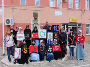 Filografi kursunda öğrenciler çivi çakarak stres atıyor